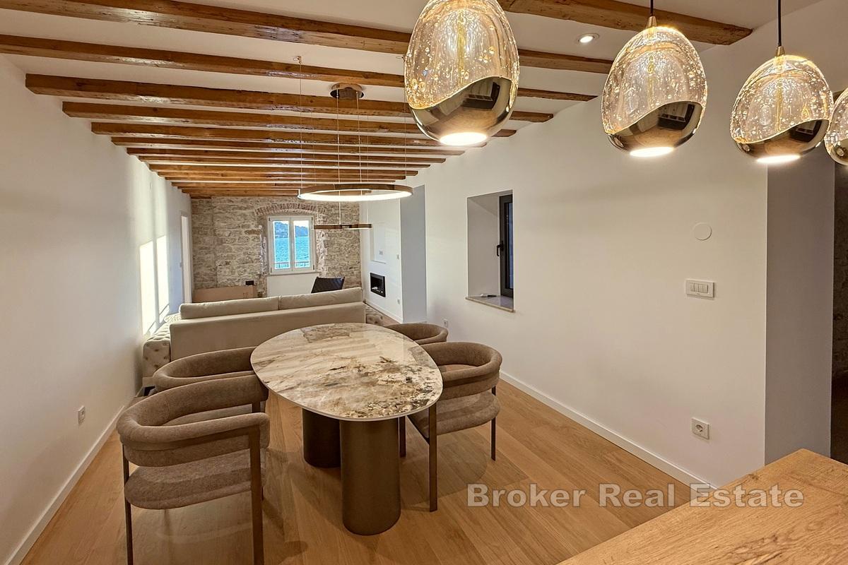 Lyxig lägenhet i första raden mot havet