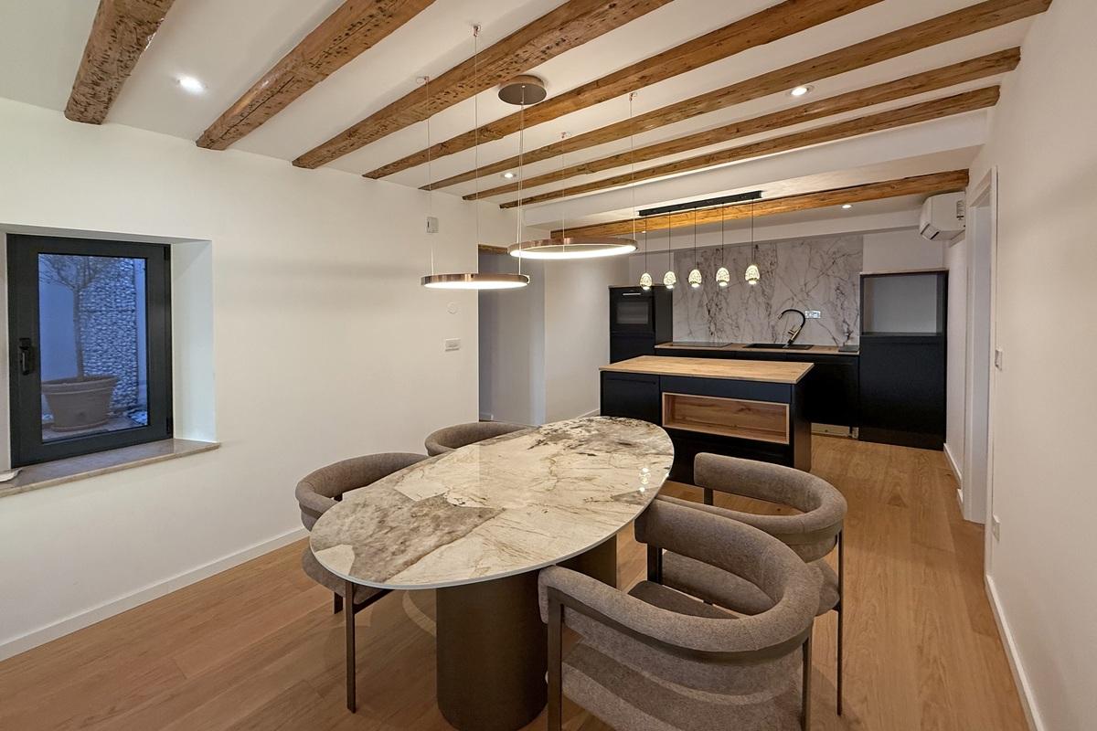 Luksuriøs leilighet i første rad til sjøen