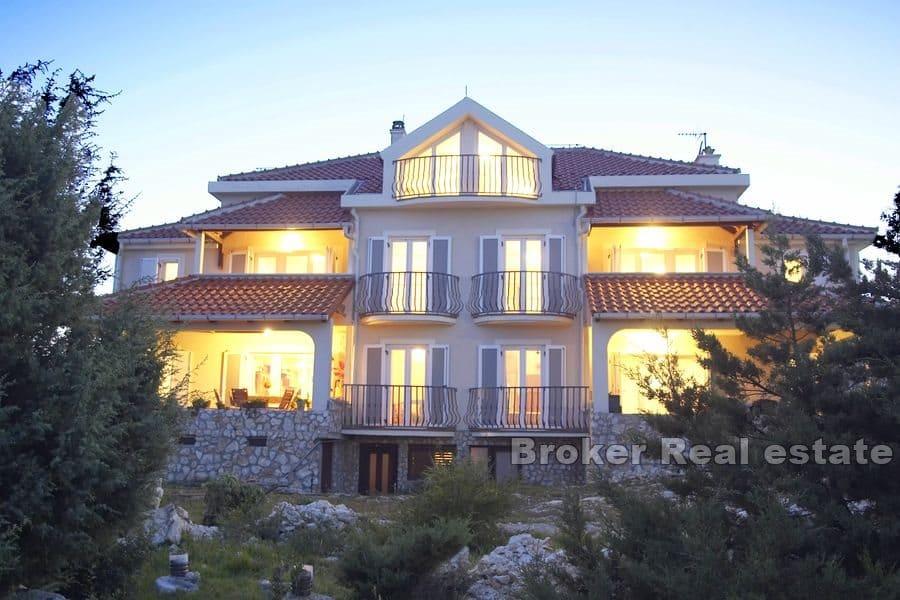 Apartment with open sea view