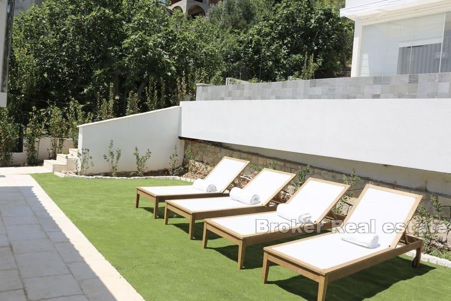 Kuća s bazenom i otvorenim pogledom na more