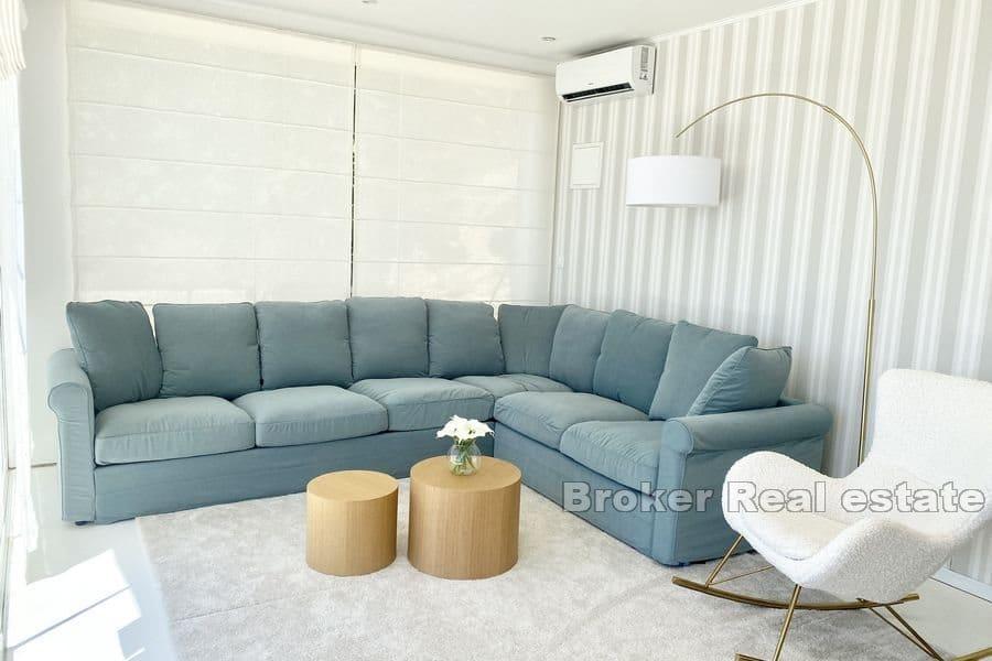 Kuća s bazenom i otvorenim pogledom na more