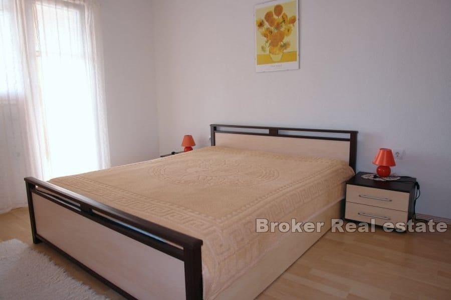 Kuća s bazenom, prvi red do mora