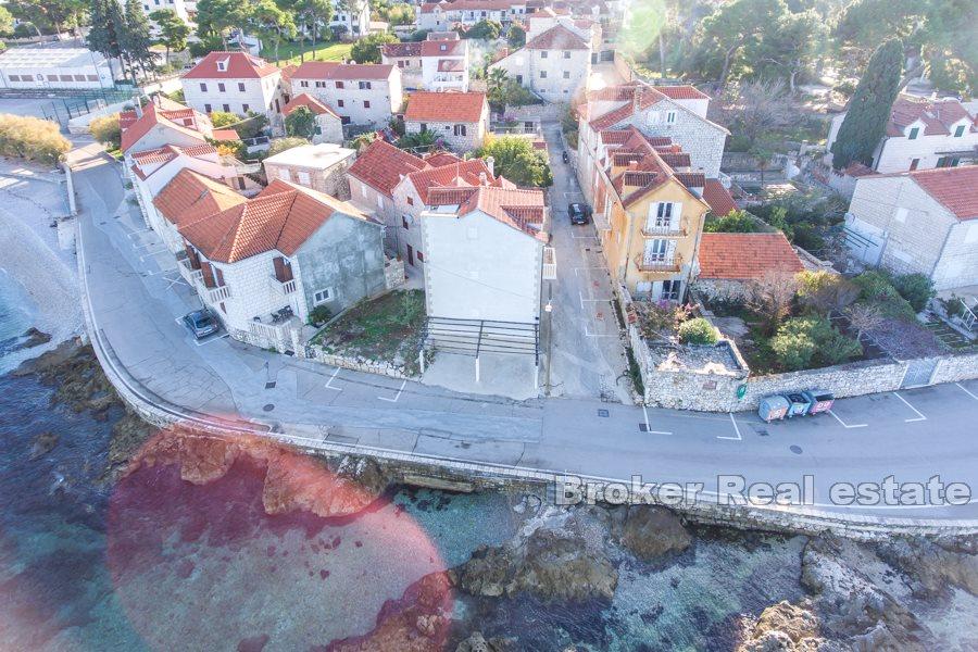 Hus første rad til sjøen