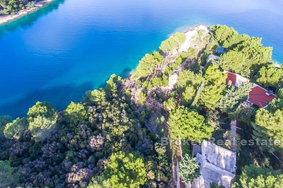 Building land first row to the sea