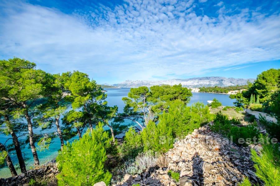 Building land first row to the sea