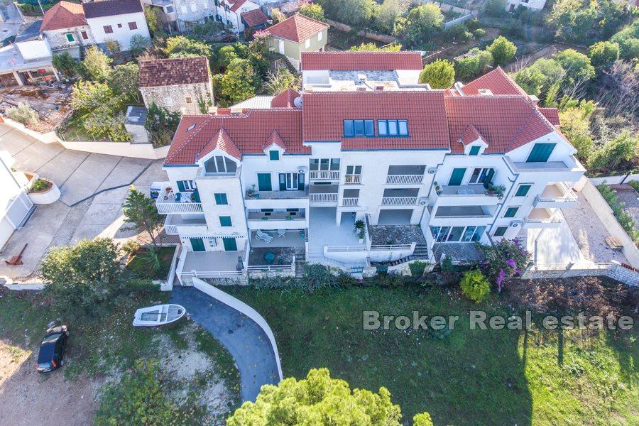 Leilighet første rad til sjøen