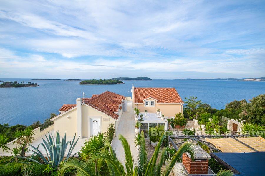 Apartmanska kuća u prvom redu do mora