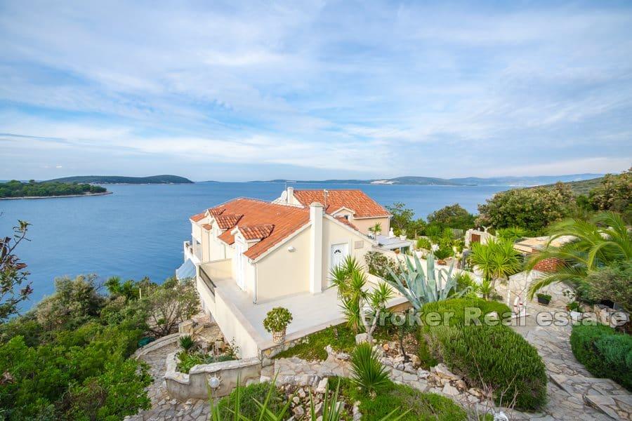 Immeuble au premier rang de la mer