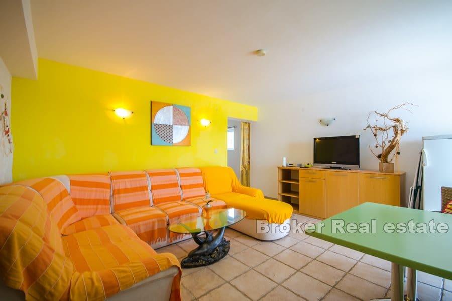 Mehrfamilienhaus in der ersten Reihe zum Meer