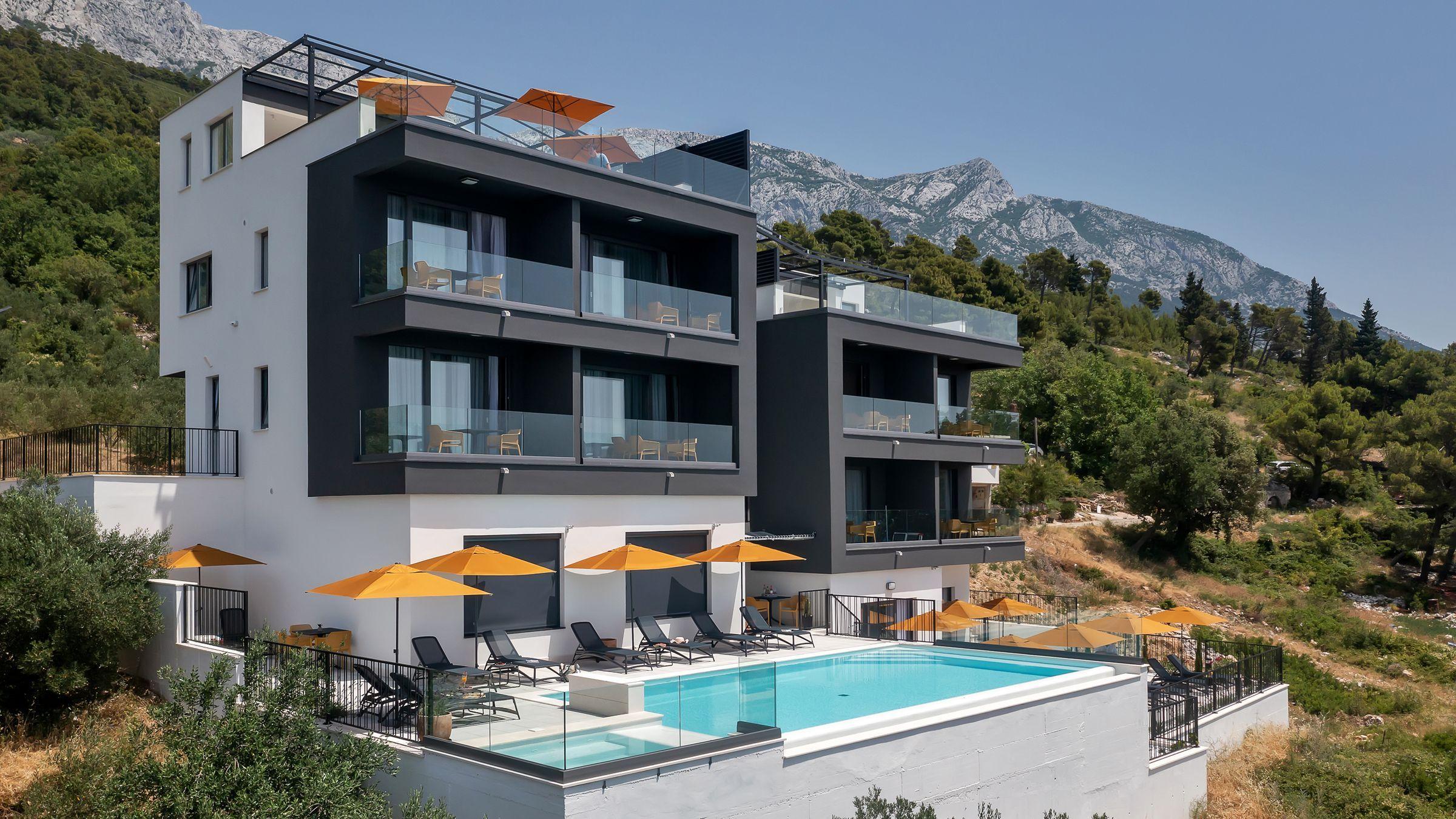 01-5174-30-Makarska-property-with-pool-and-sea-view-for-sale