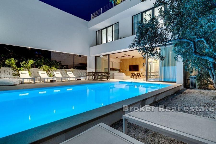 Modern villa med pool
