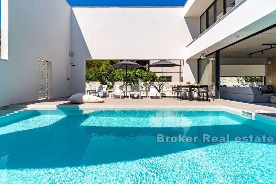 Moderní vila s bazénem