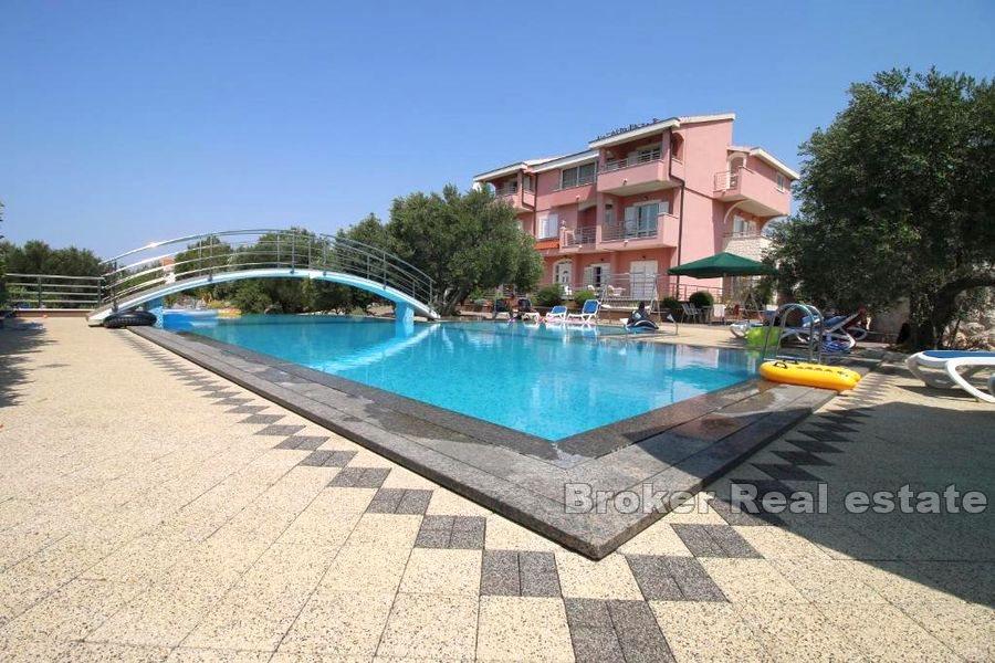 Immeuble avec piscine