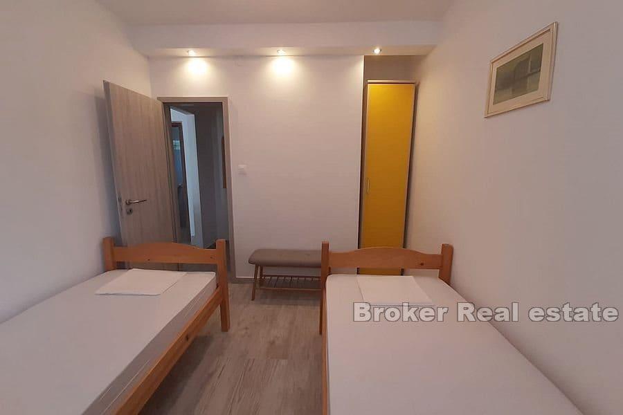 Dom z apartamentami przy morzu