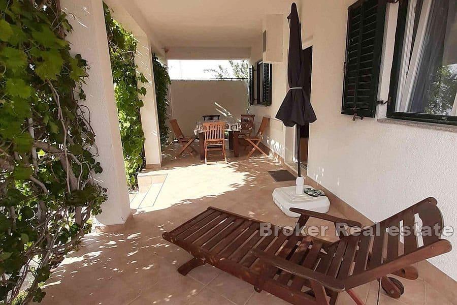 Dom z apartamentami przy morzu