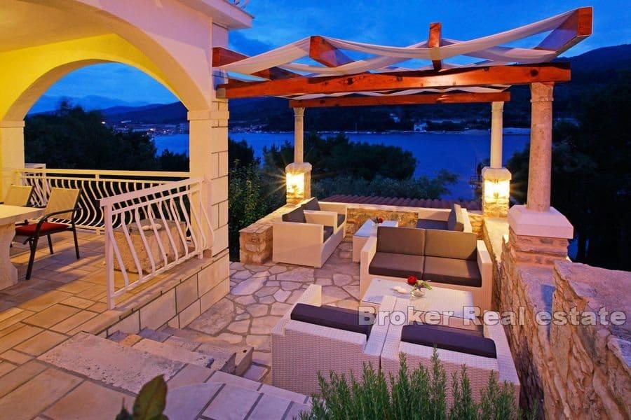 Vila - hotel v první řadě k moři