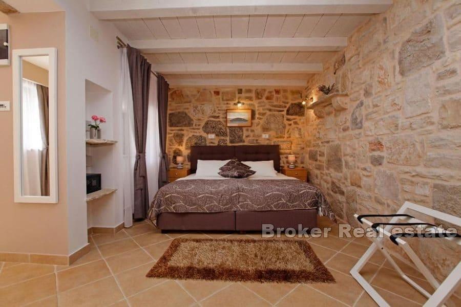 Vila - hotel v první řadě k moři