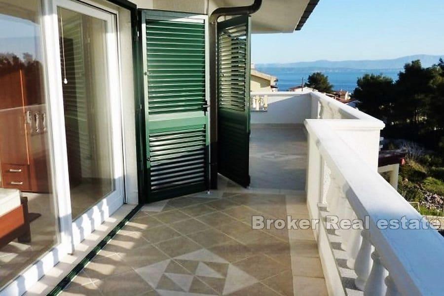 House with pool and open sea view