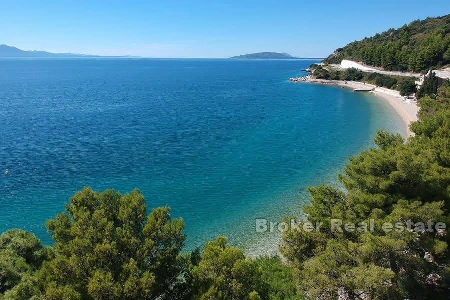 Land for et hotell i første rad til sjøen