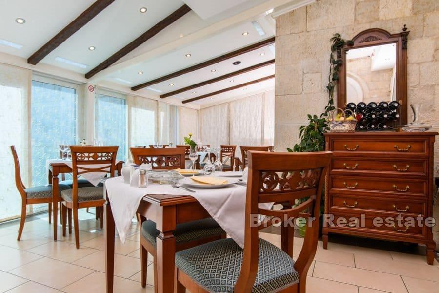 Hôtel au premier rang de la mer