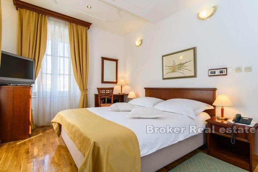 Hôtel au premier rang de la mer