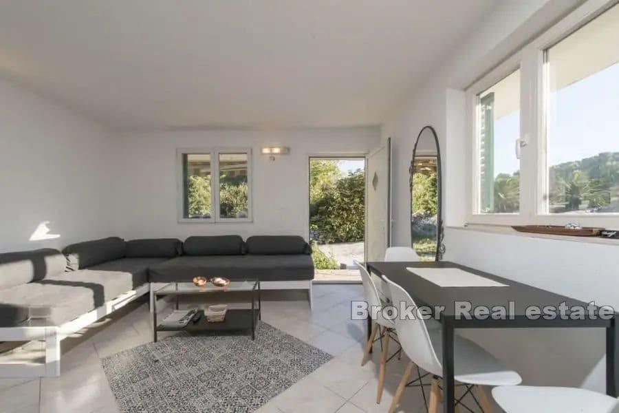 Steinhaus in der Nähe des Meeres