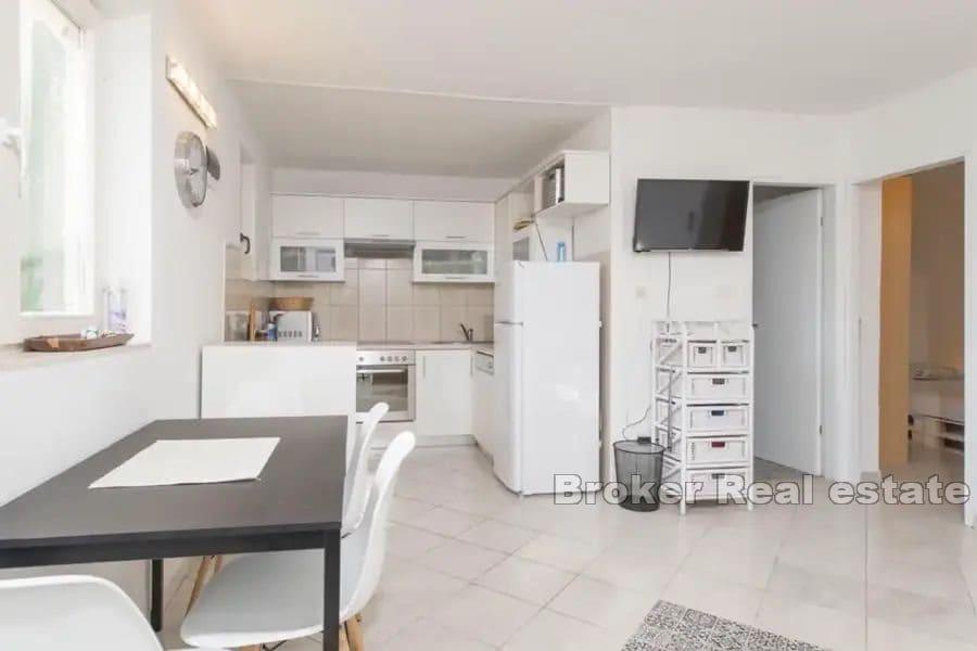 Steinhaus in der Nähe des Meeres