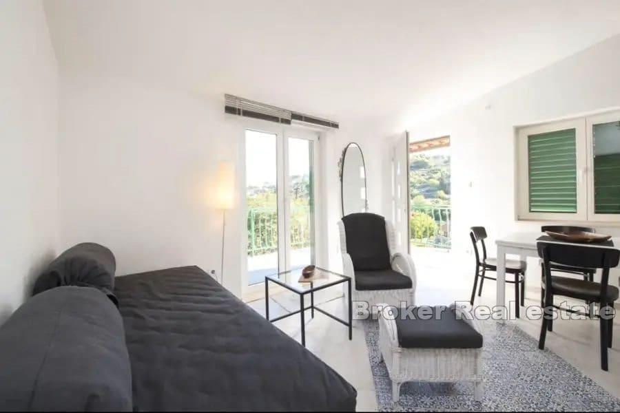 Steinhaus in der Nähe des Meeres