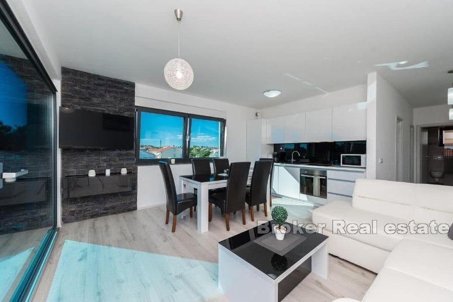 Luxusvilla mit Pool und Dachterrasse