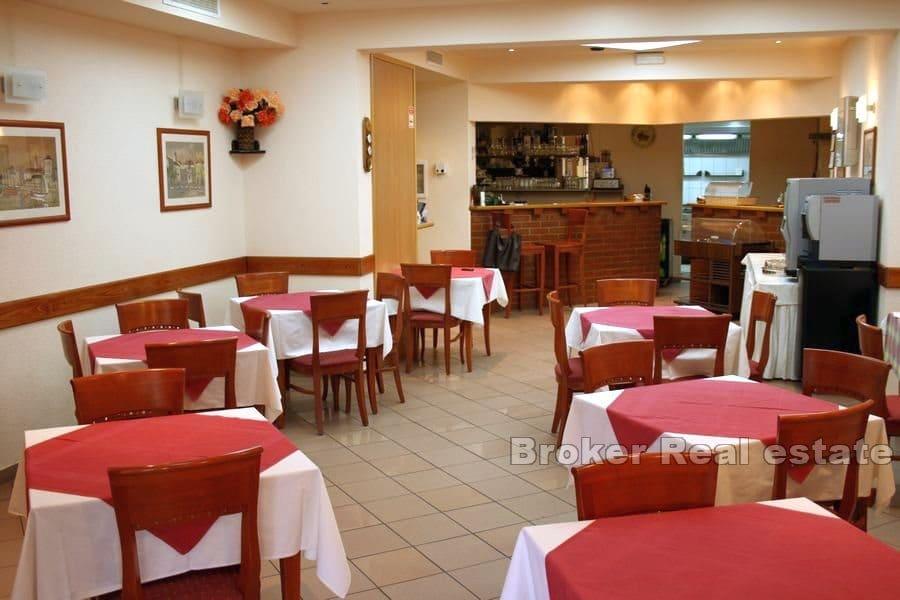 Lite hotell med restaurant