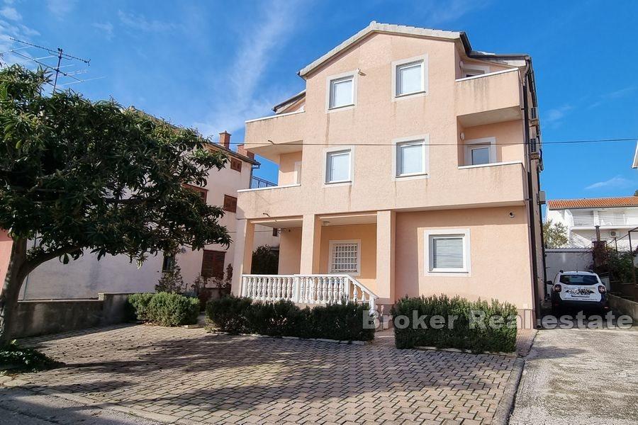 Apartmanska kuća blizu plaže i centra