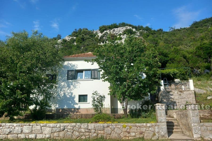 Maison individuelle dans un endroit calme