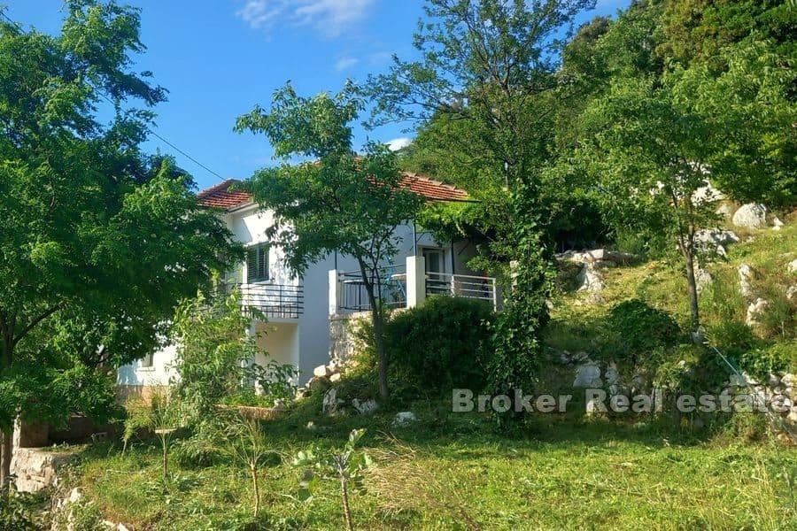 Detached house in a quiet location