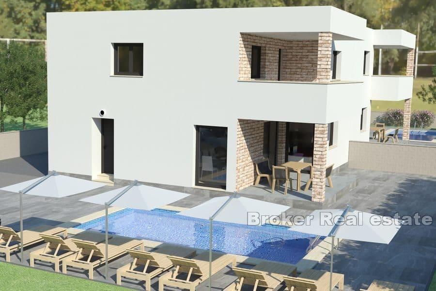 Semi-detached house with pool