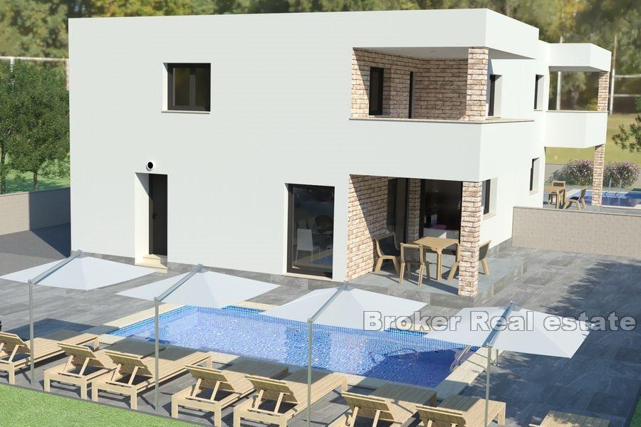 Semi-detached house with pool