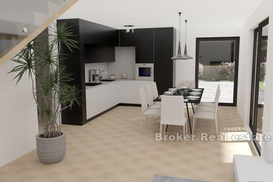 Semi-detached house with pool