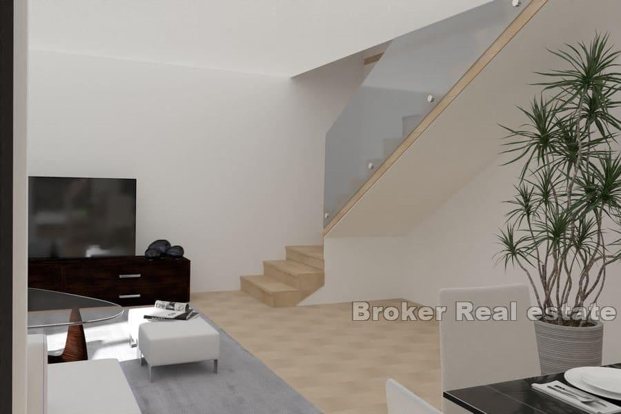 Semi-detached house with pool