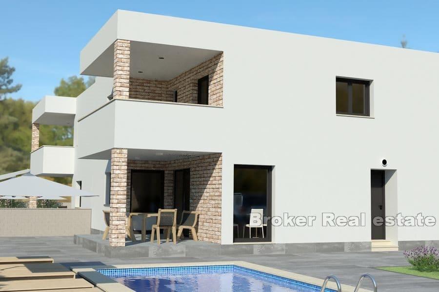 Semi-detached house with pool