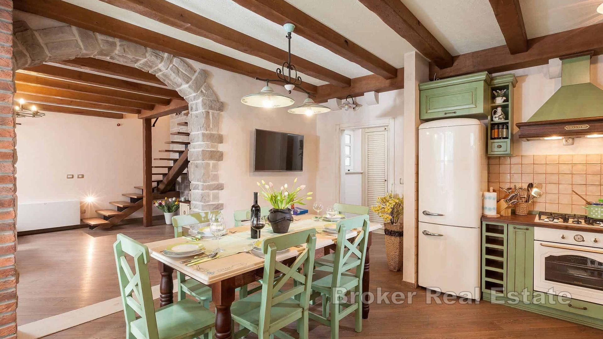 Kamena vila s otvorenim pogledom na more