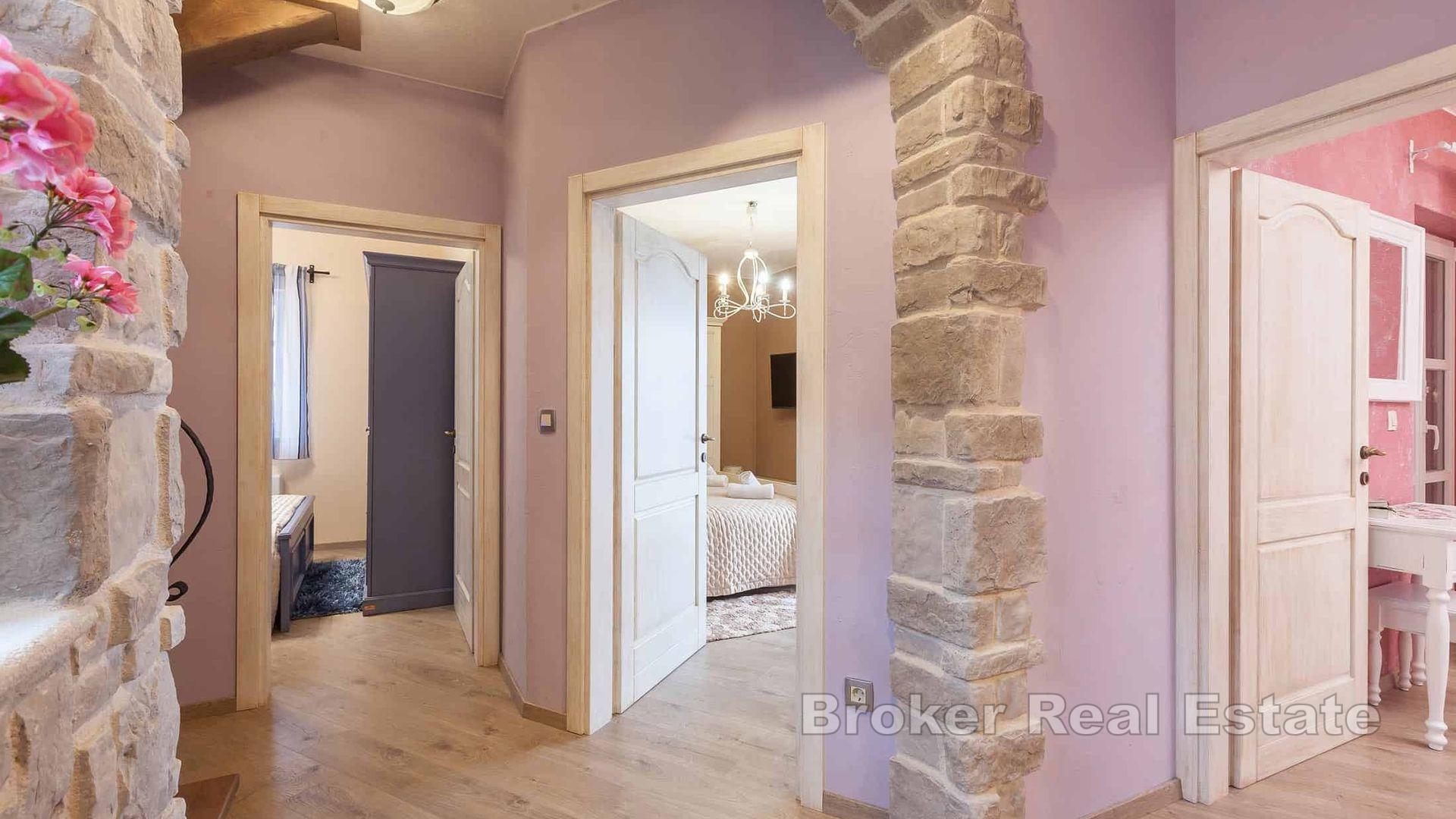 Kamena vila s otvorenim pogledom na more