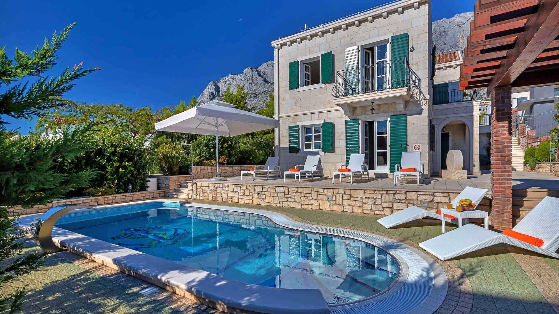 01-5205-30-Makarska-stone-villa-vith-pool-for-sale