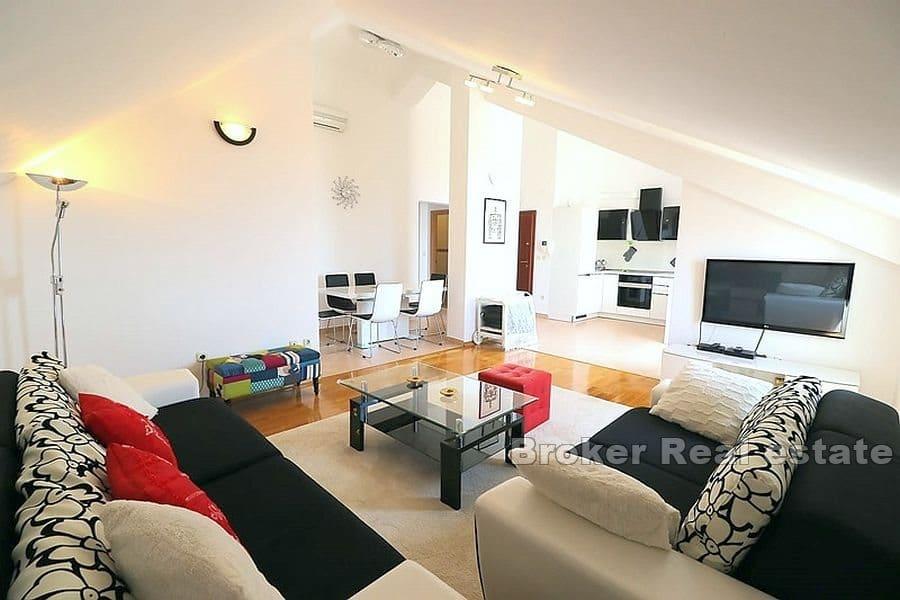 Meje, three-room apartment with sea view