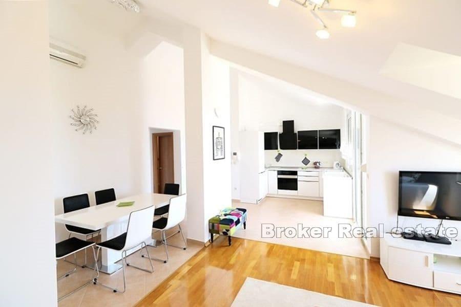 Meje, three-room apartment with sea view