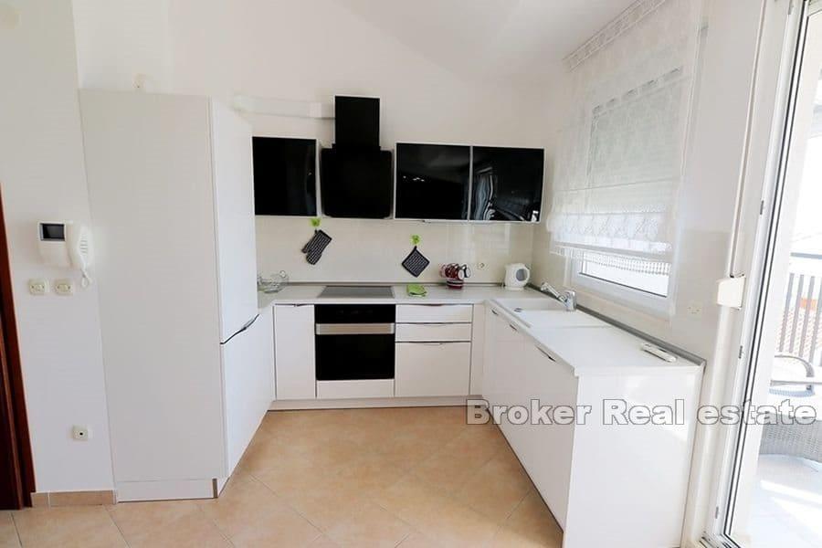 Meje, three-room apartment with sea view
