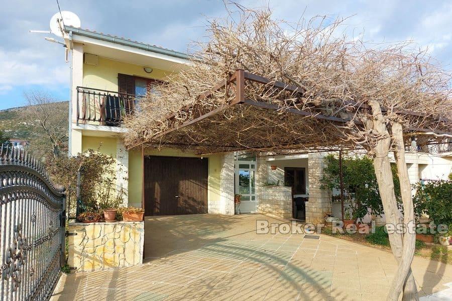 Dom apartamentowy z basenem