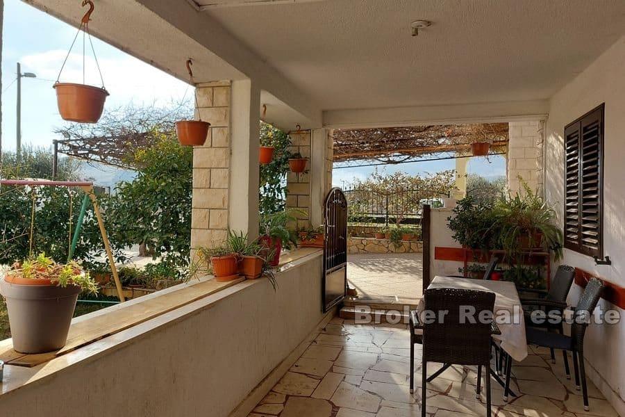 Dom apartamentowy z basenem