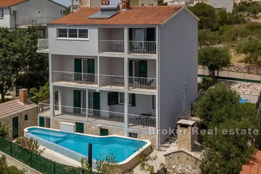 Modern villa med pool
