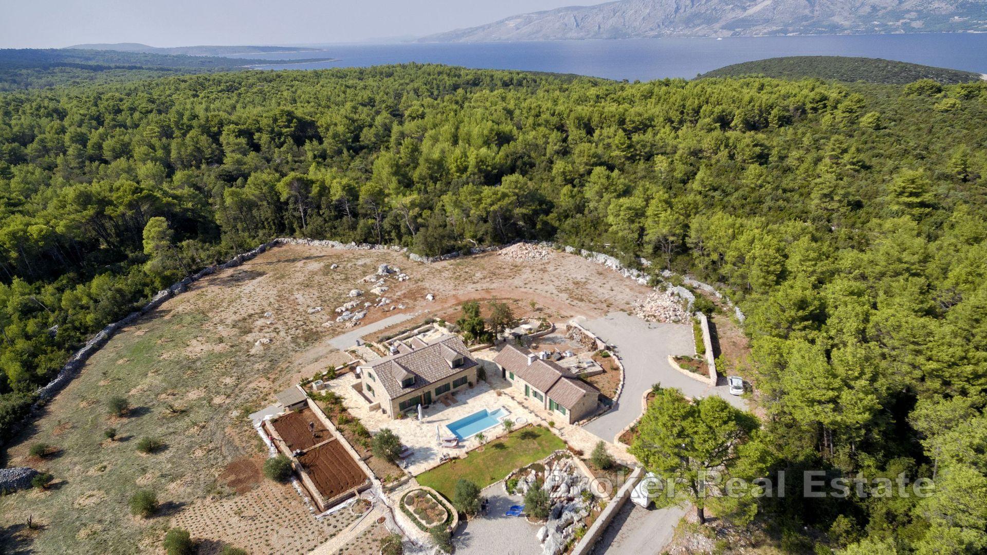 Proprietà unica con case in pietra