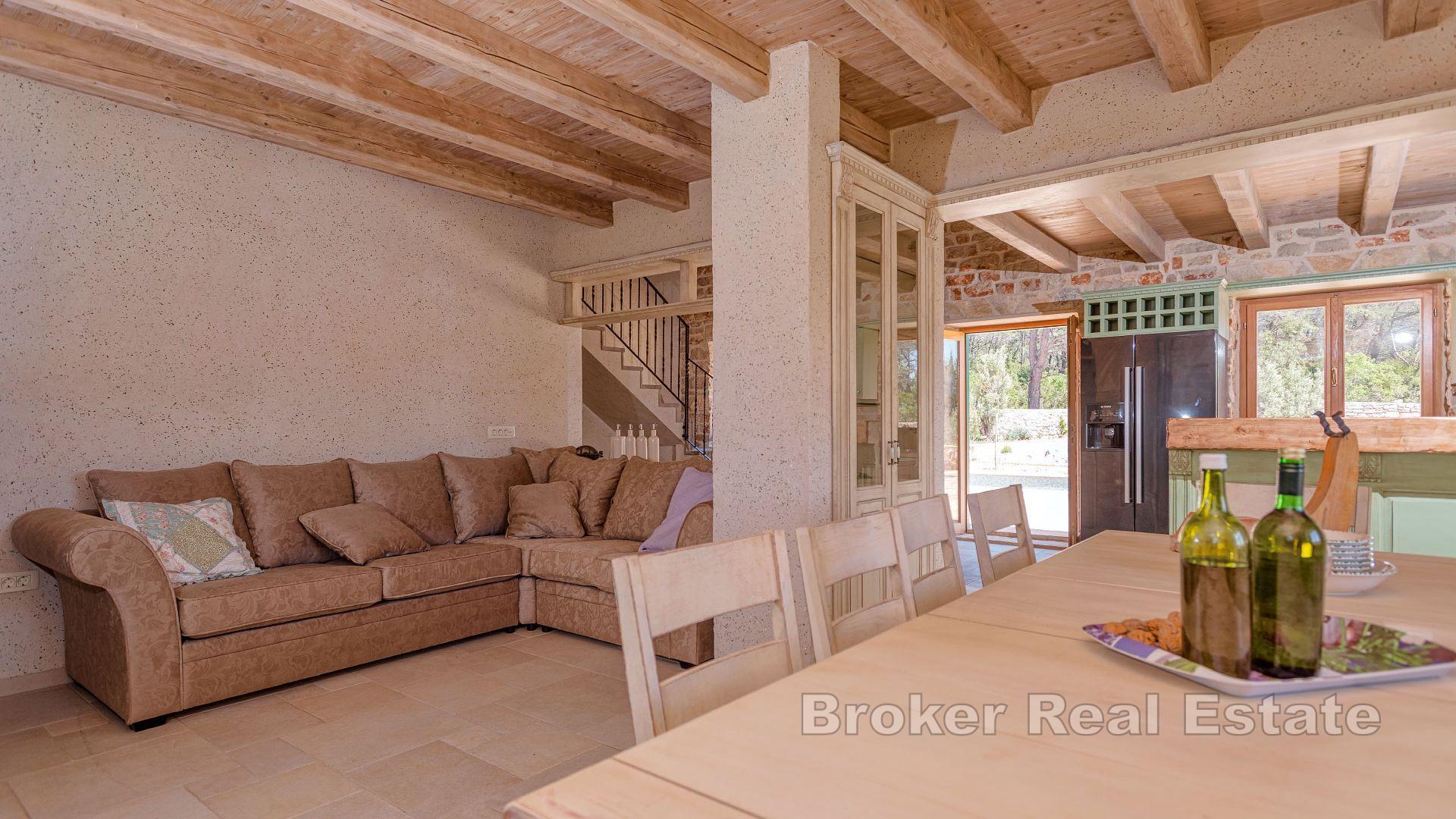 Unik fastighet med stenhus