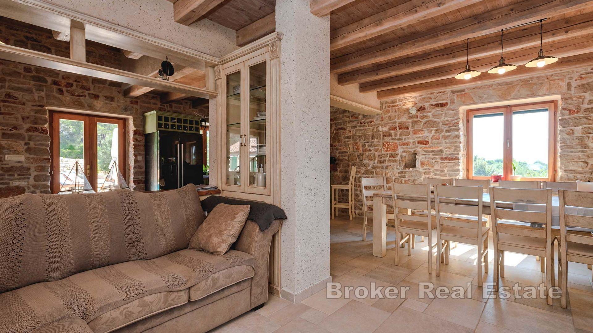 Unikátní nemovitost s kamennými domy